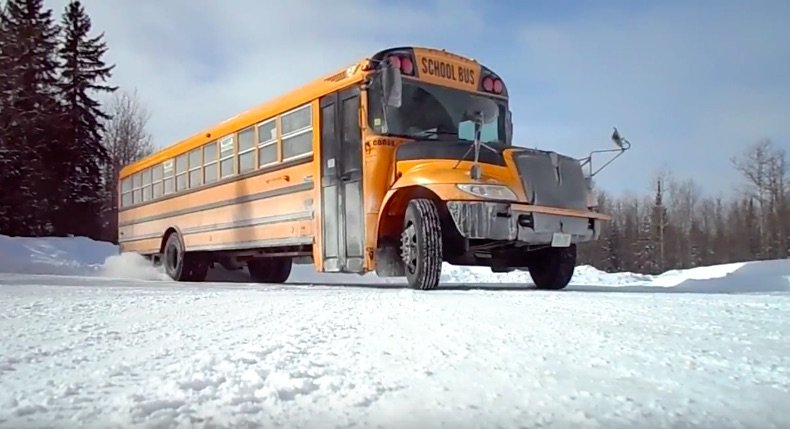 schoolbus snow
