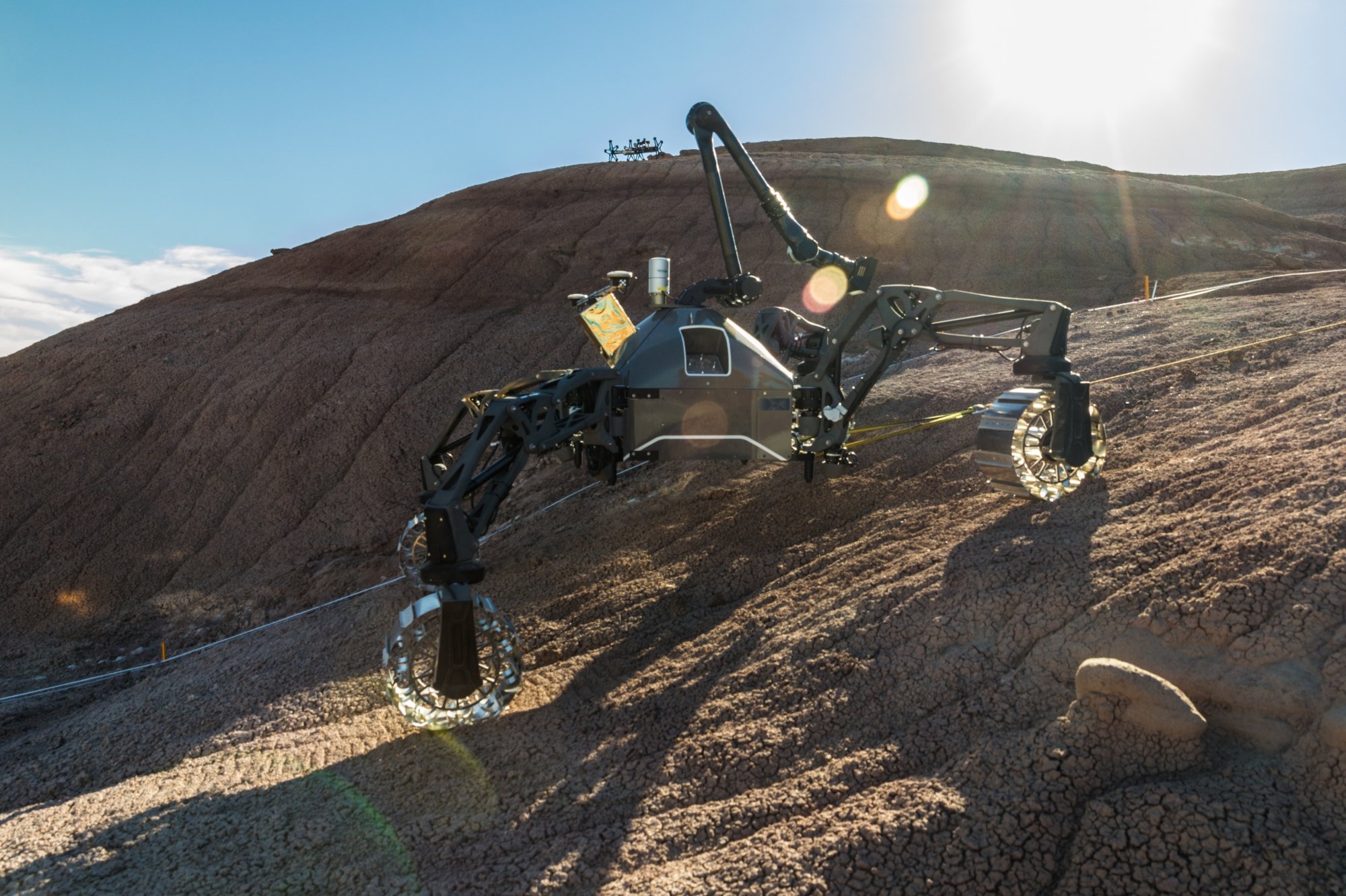 Auch Roboter wie diese könnten mit Hilfe von Q-Rock konstruiert werden: DFKI-Robotersystem SherpaTT im Feldtest in der marsähnlichen Wüste von Utah. Foto: DFKI
