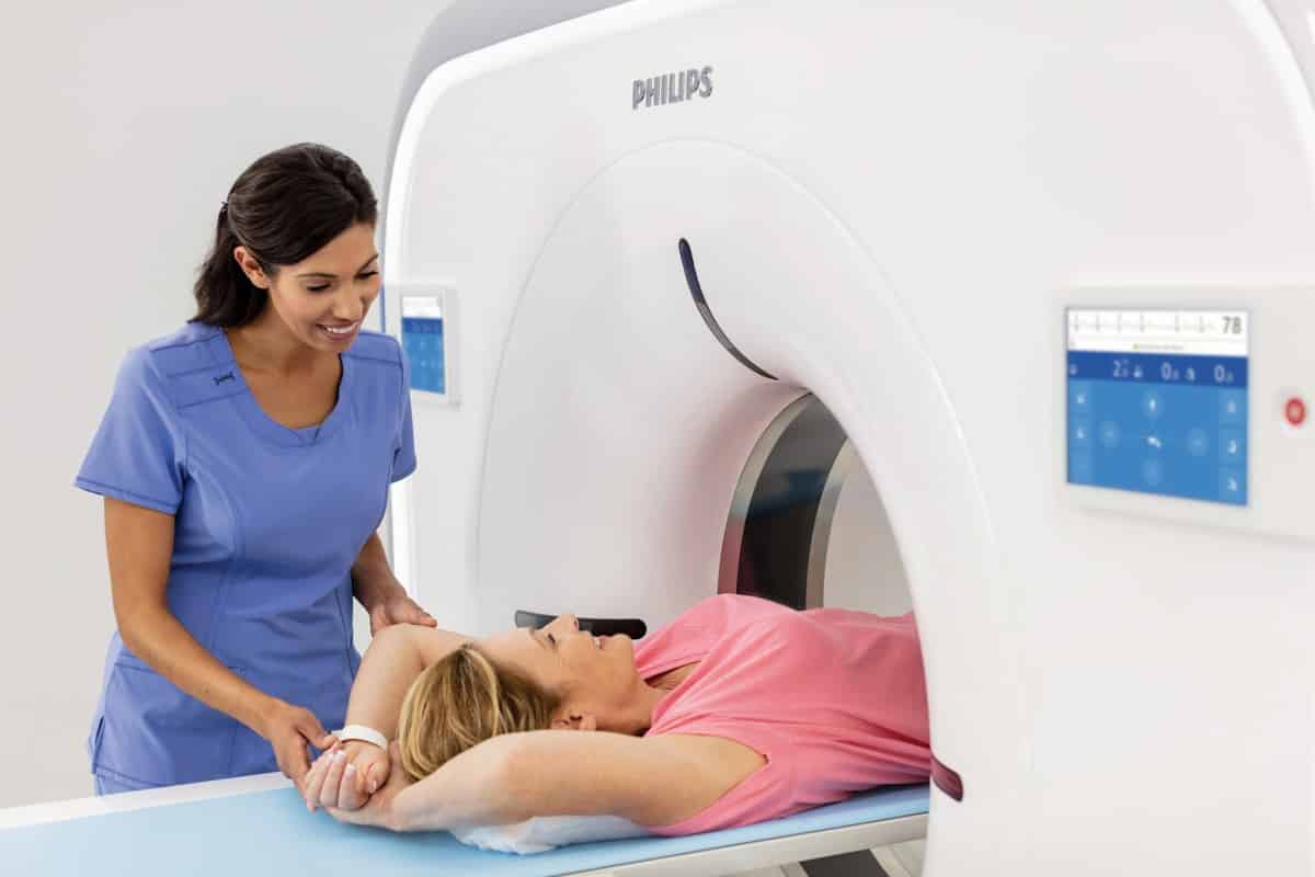 philips-incisive-ct-patient-with-tech-hs-20190228.download