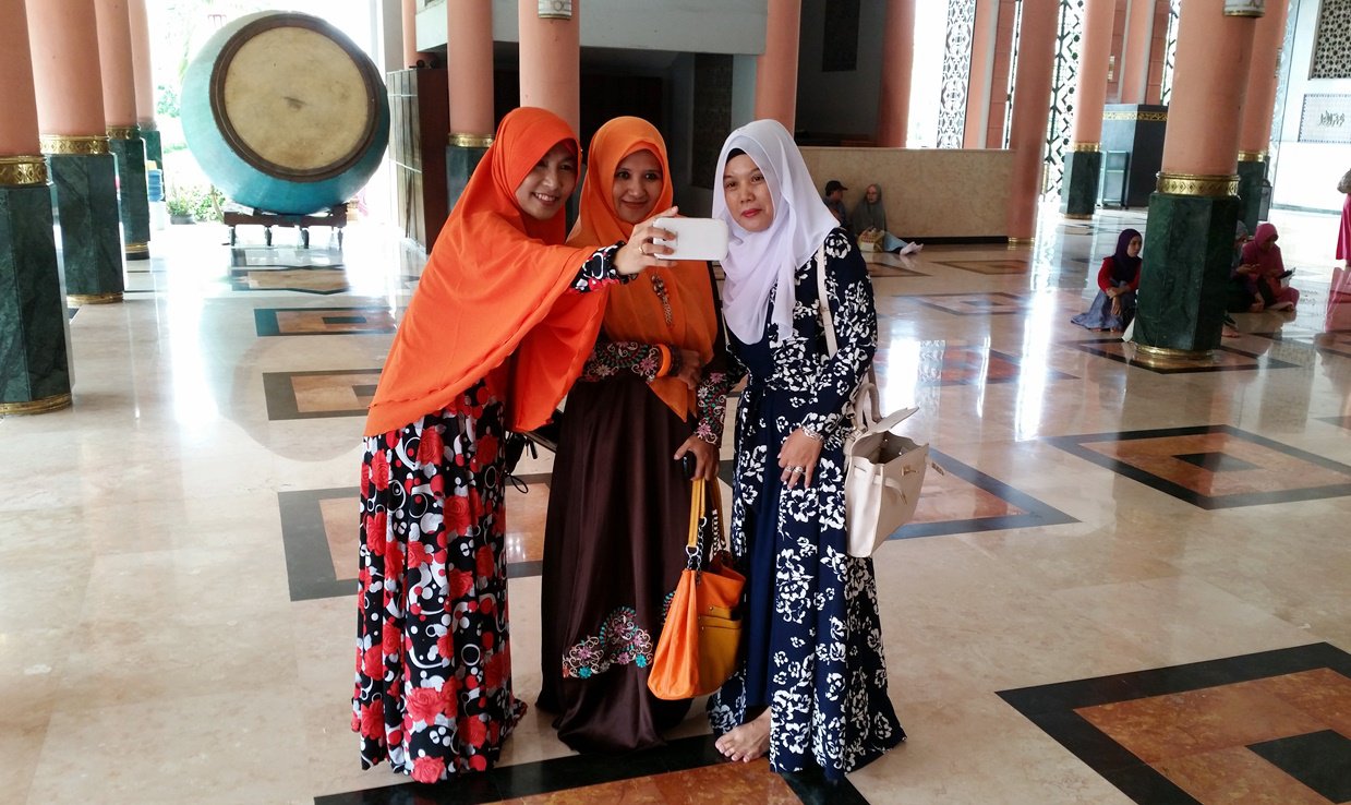 Media sosial memainkan peran yang semakin penting dalam agama di Indonesia