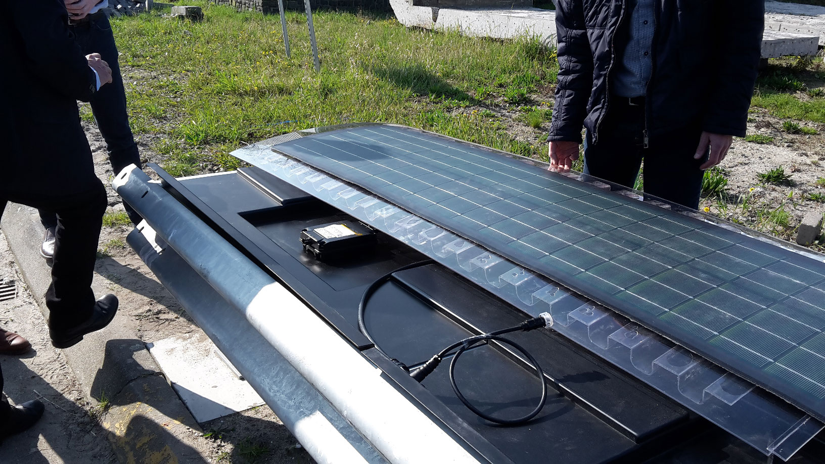 zonnecellen-op-vangrail-installatie-tno