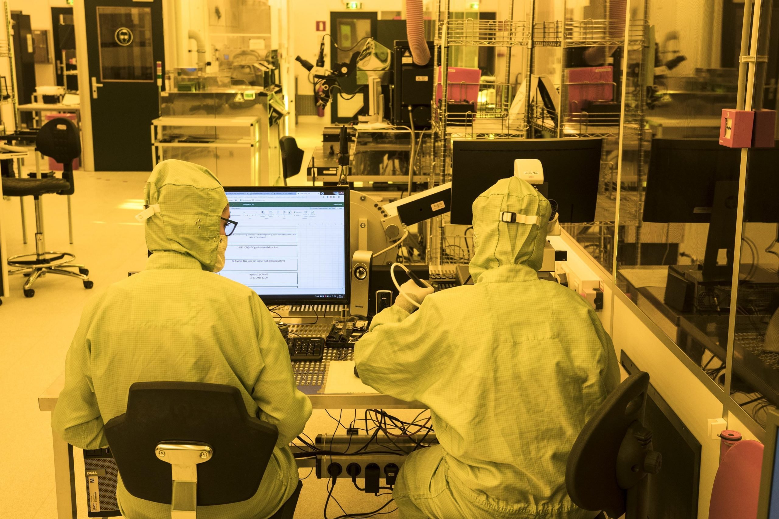 Photonic chips are faster and more energy-efficient than electronic chips. SMART Photonics Eindhoven.