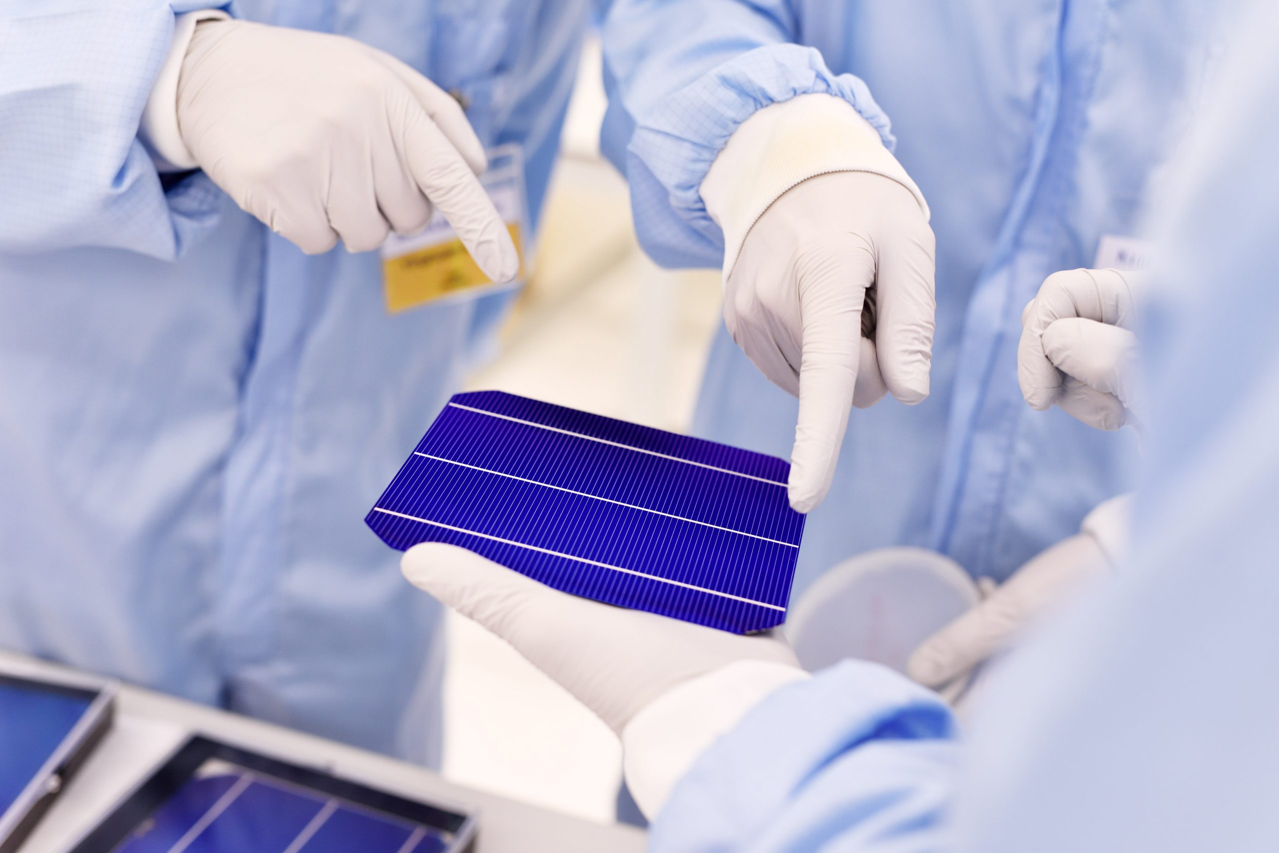 solar cell in cleanroom, solarlab / plasmalab - prof. Erwin Kessels, Applied Physics, Eindhoven University of Technology