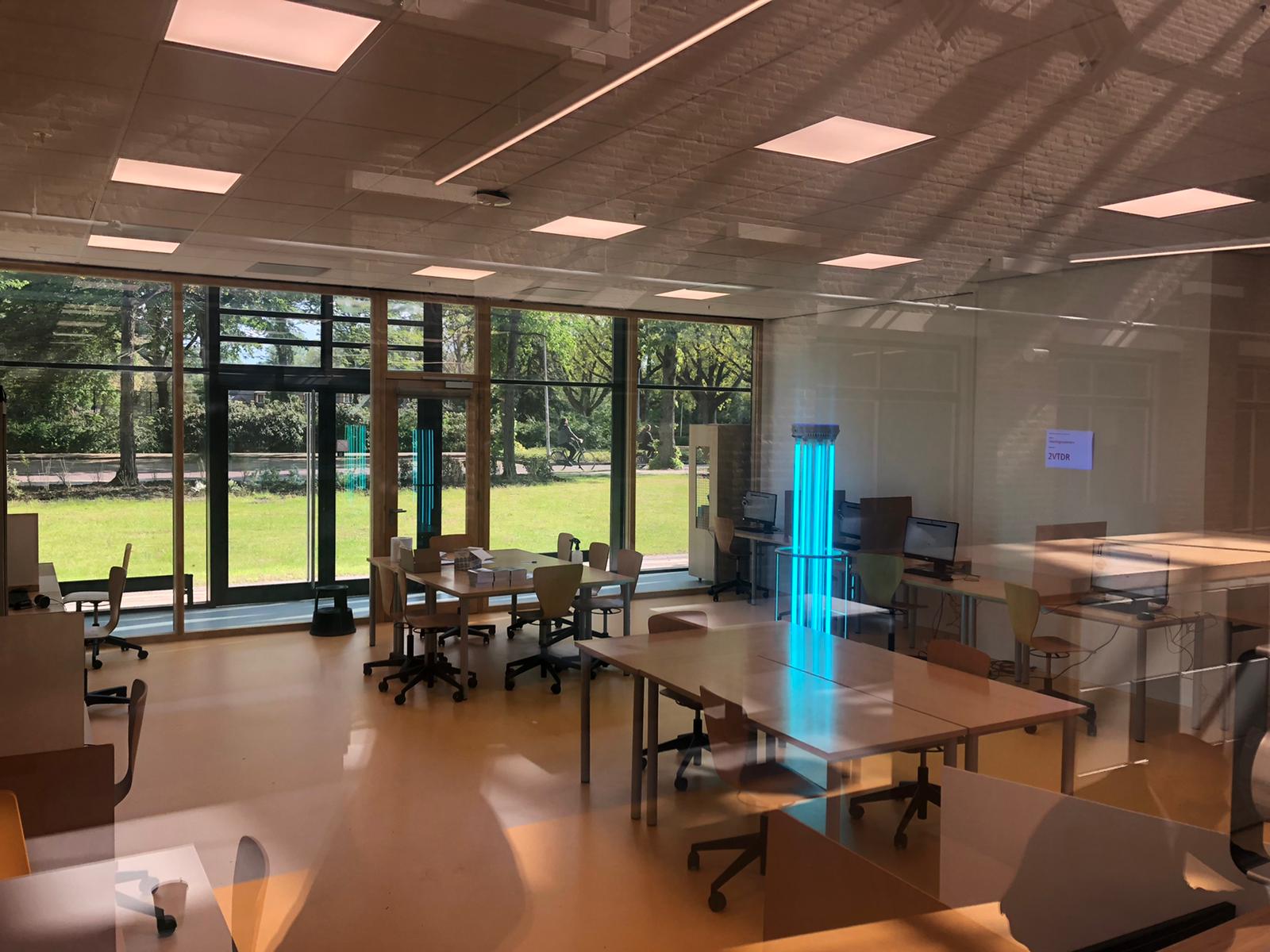 Primeur voor Nijmeegse school: UV-robot maakt examenruimte virusvrij
