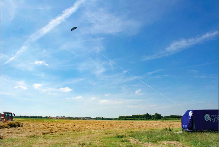Vlieger van Kitepower wekt energie op door op grote hoogte achtjes te draaien