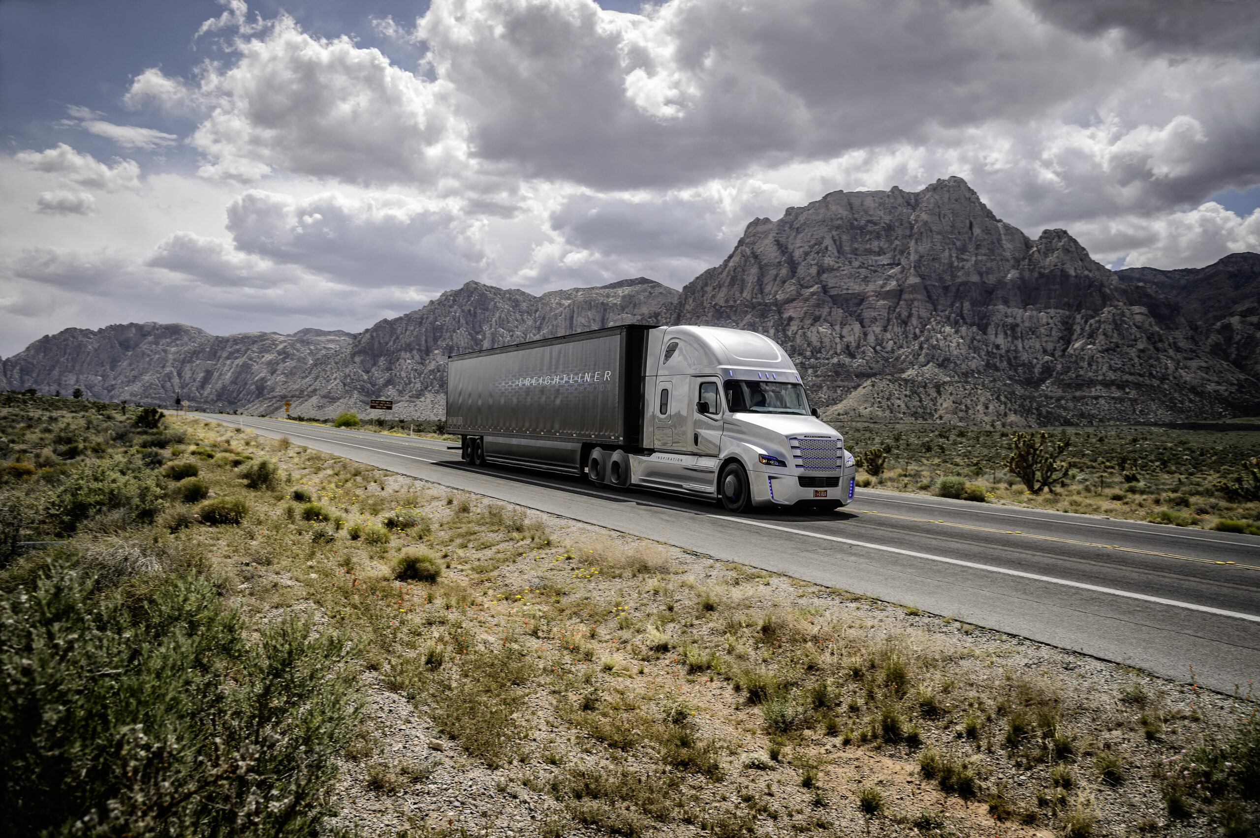 Freightliner Inspiration Truck mit Highway Pilot-
