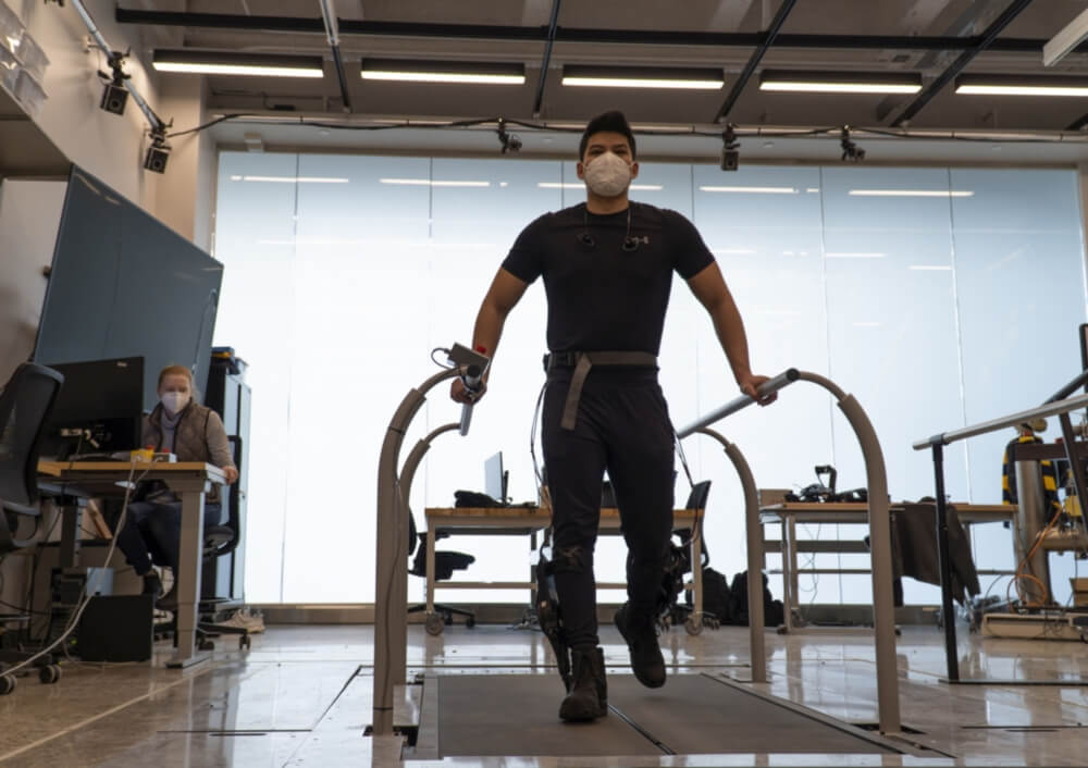 Achieving comfort in exoskeletons in less than two minutes