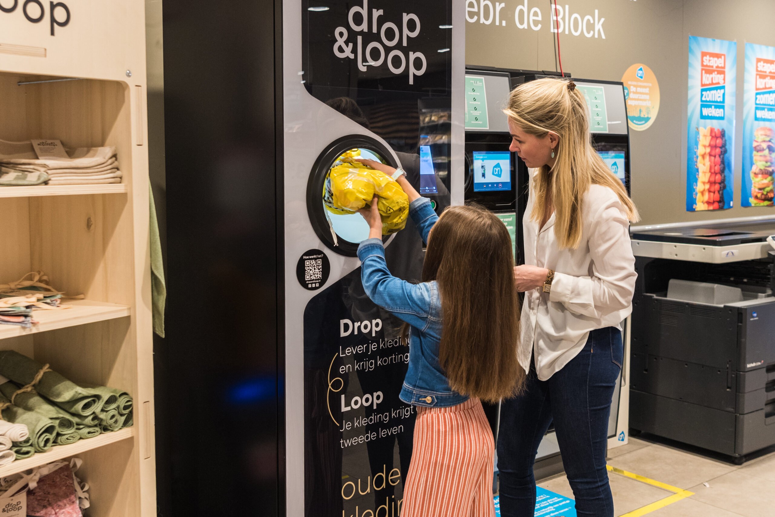 With the Drop & Loop dispenser, you recycle clothes as easily as you do returnable bottles
