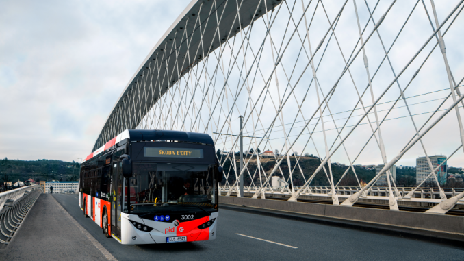 De eerste elektrische bus van Praag komt van eigen bodem. Foto Skoda Transportation