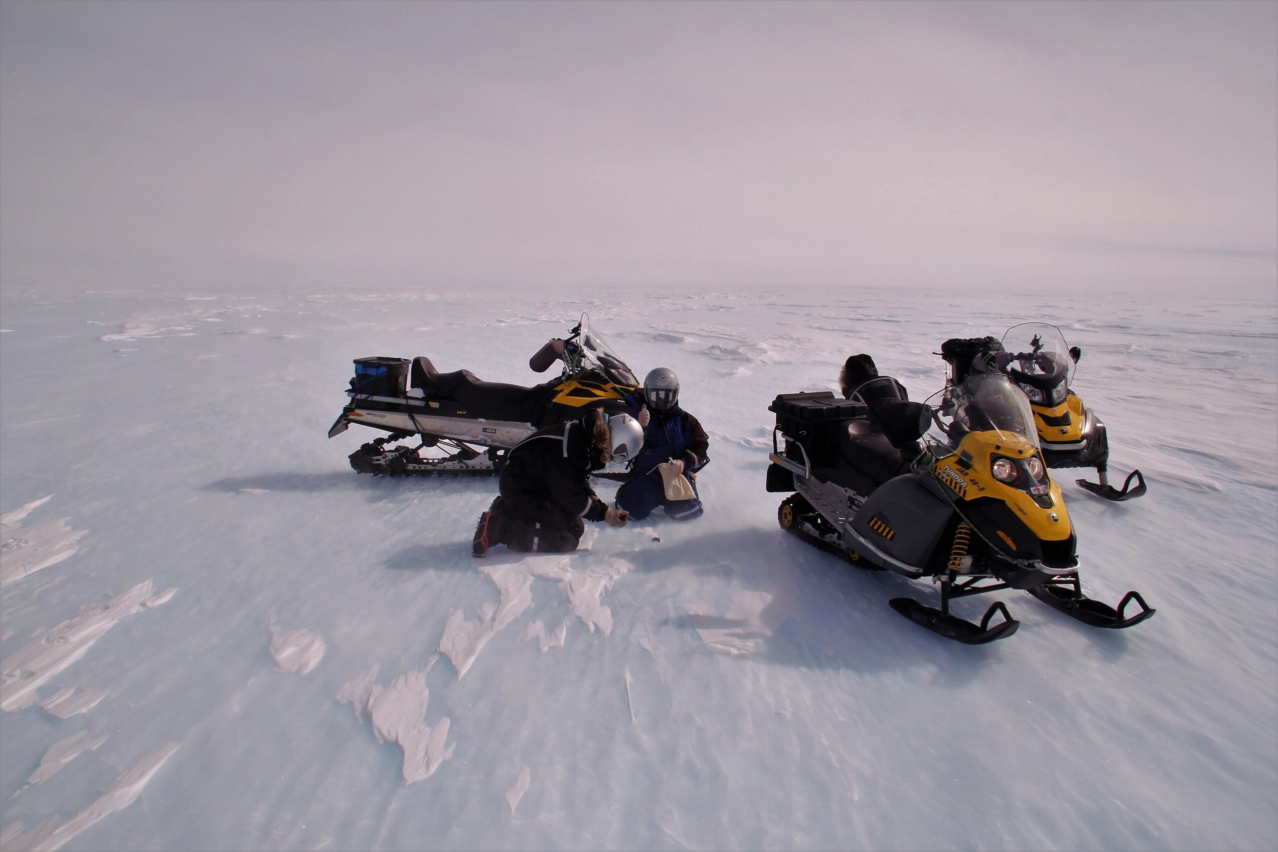 Onderzoekers van TU Delft op Antartica. Beeld: Veronica Tollenaar