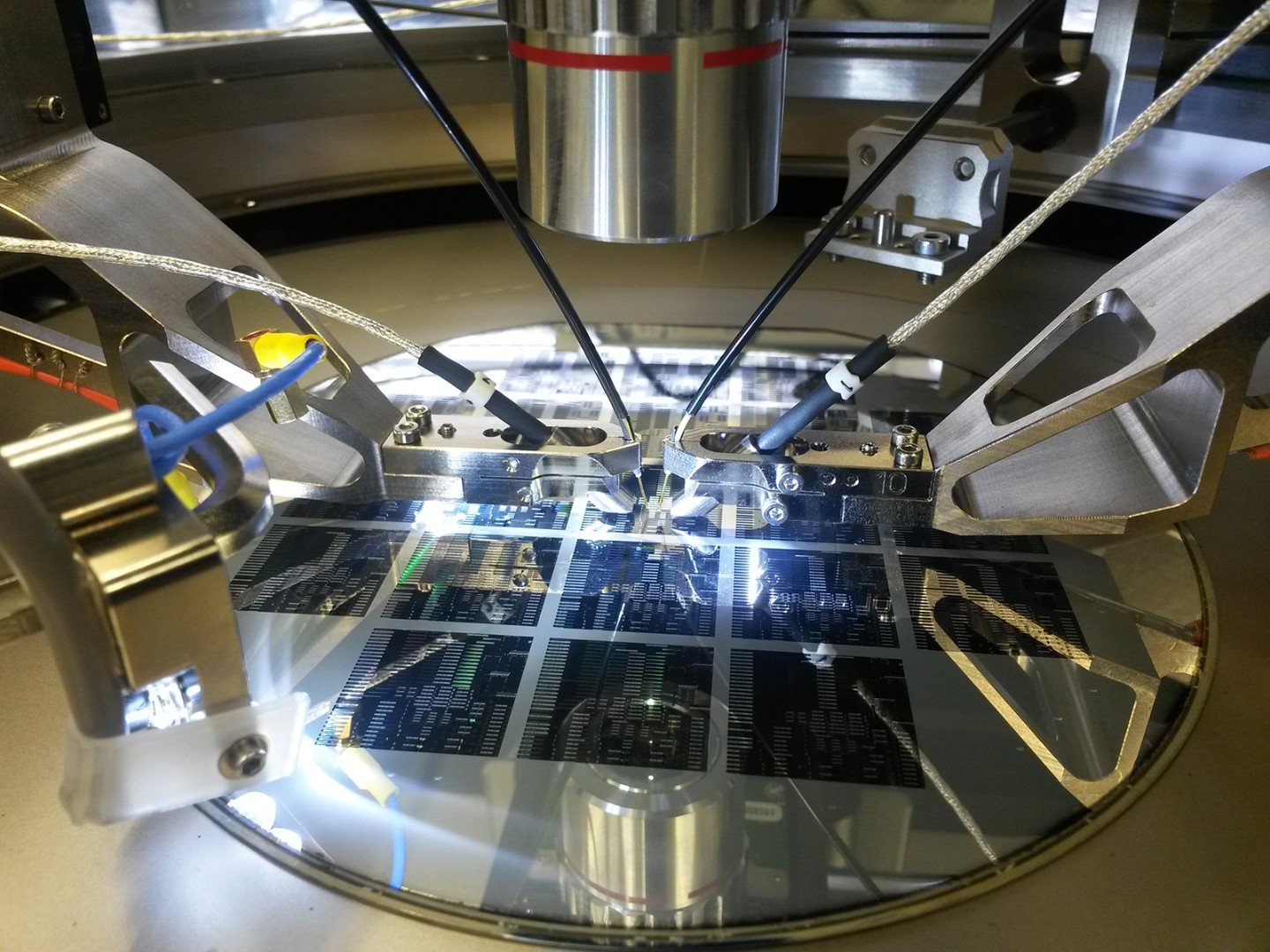 New mini-miniature spectrometer works outside the lab