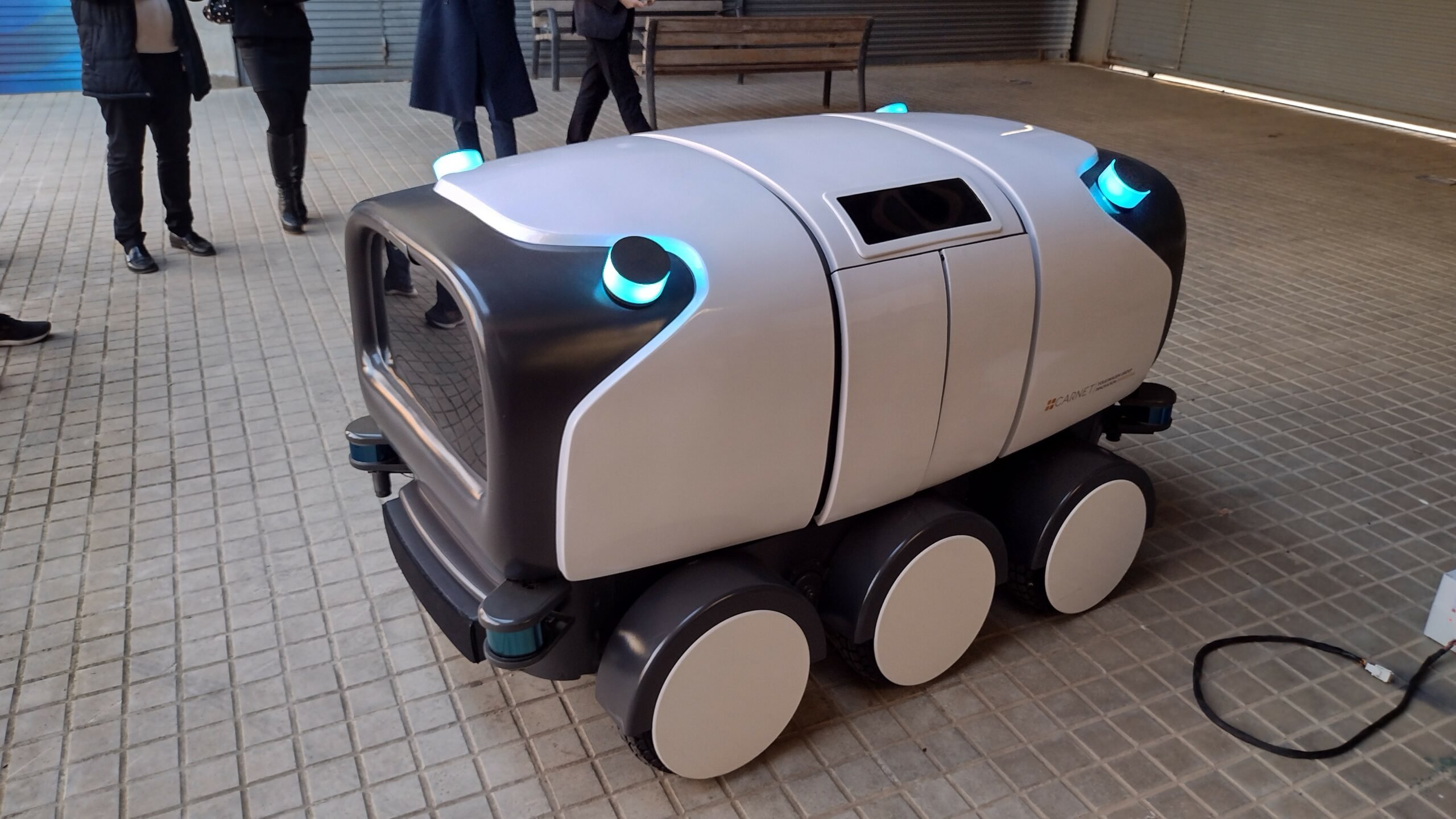 Barcelona tests the delivery driver of tomorrow