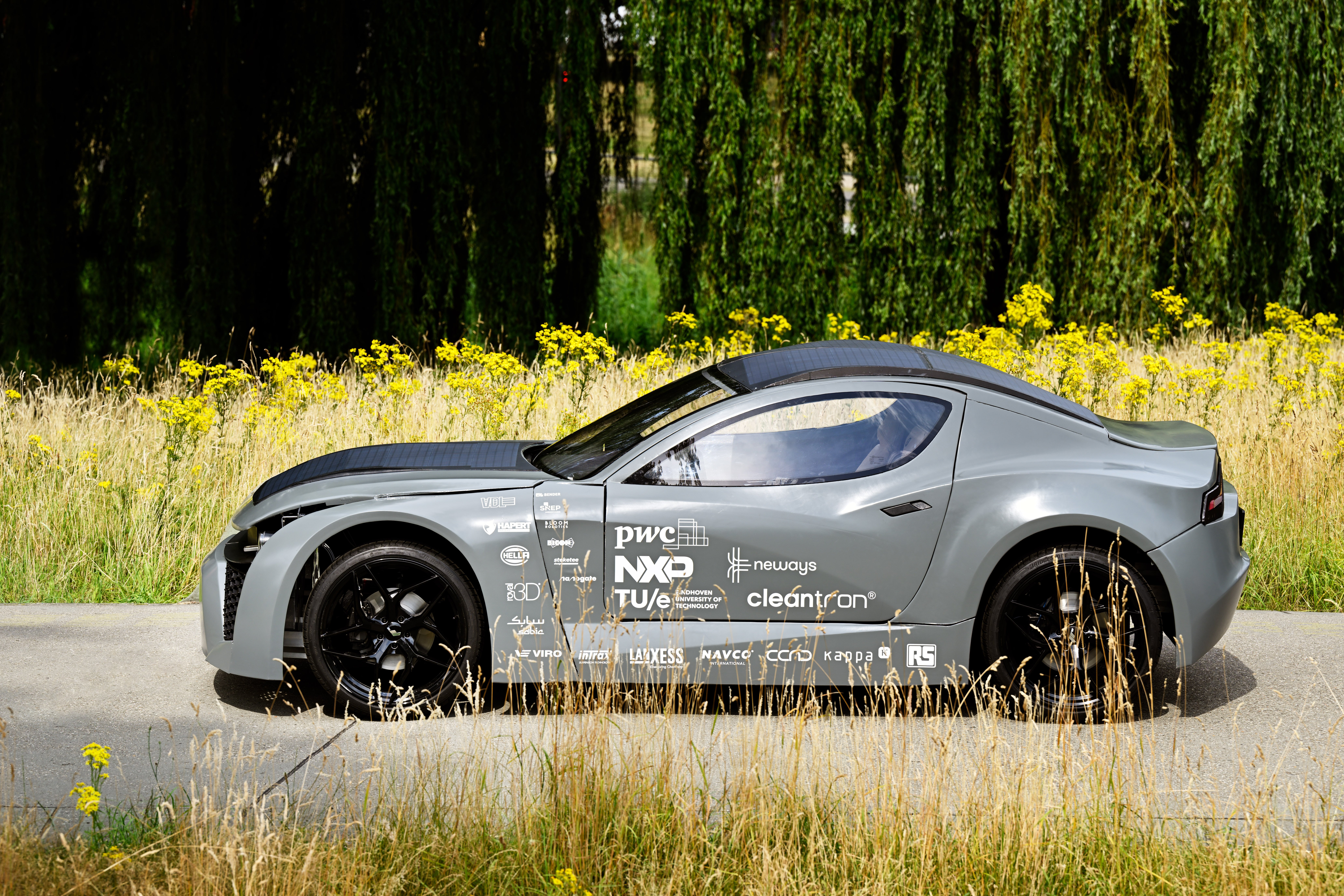 This passenger car captures more CO₂ than it emits while driving - and it was built by students