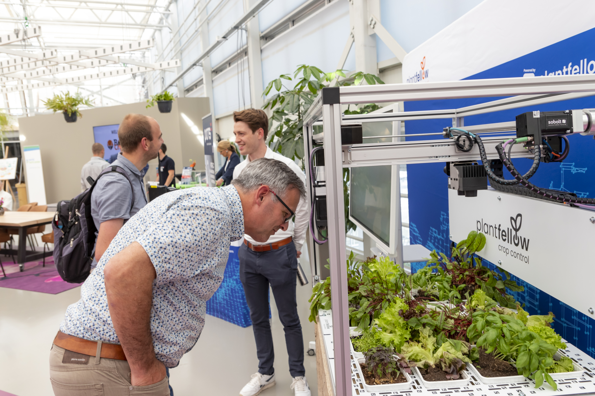 Humans and robots work side by side at RoboCrops