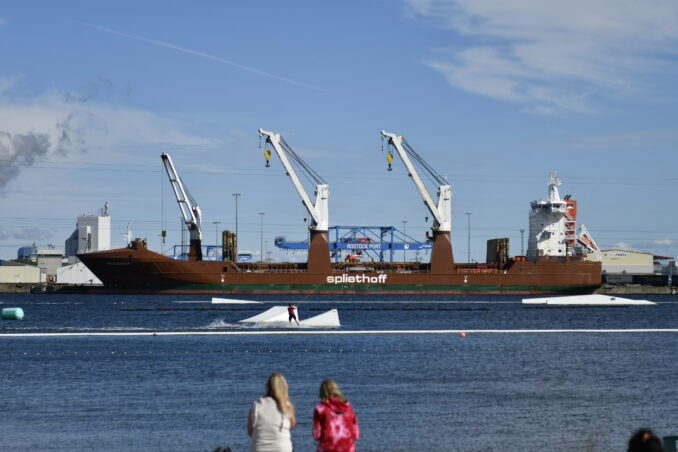 Rostock Port vanaf het IGA-Park. Foto Maurits Kuypers