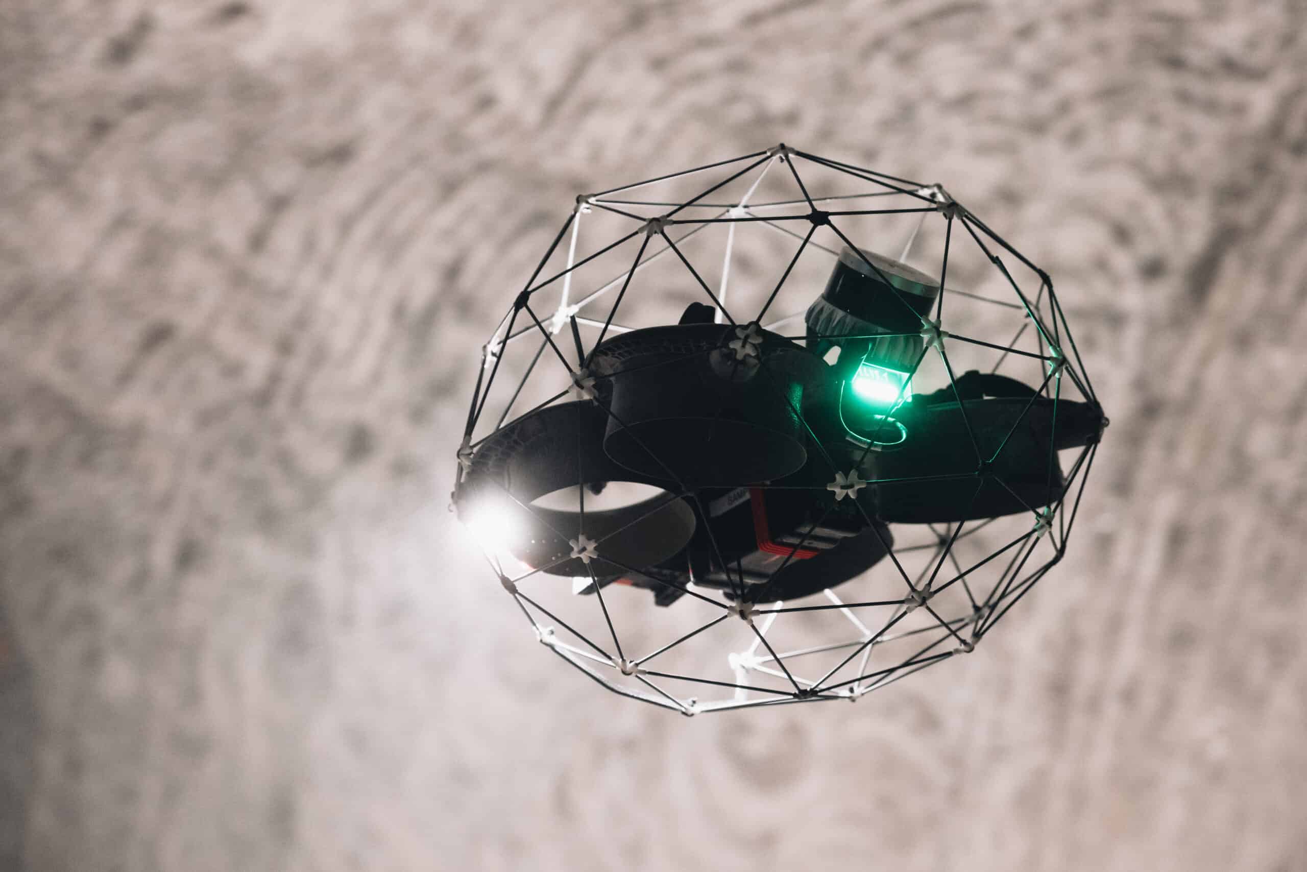 Gevaarlijke plekken worden in de gaten gehouden met drones van Flyability