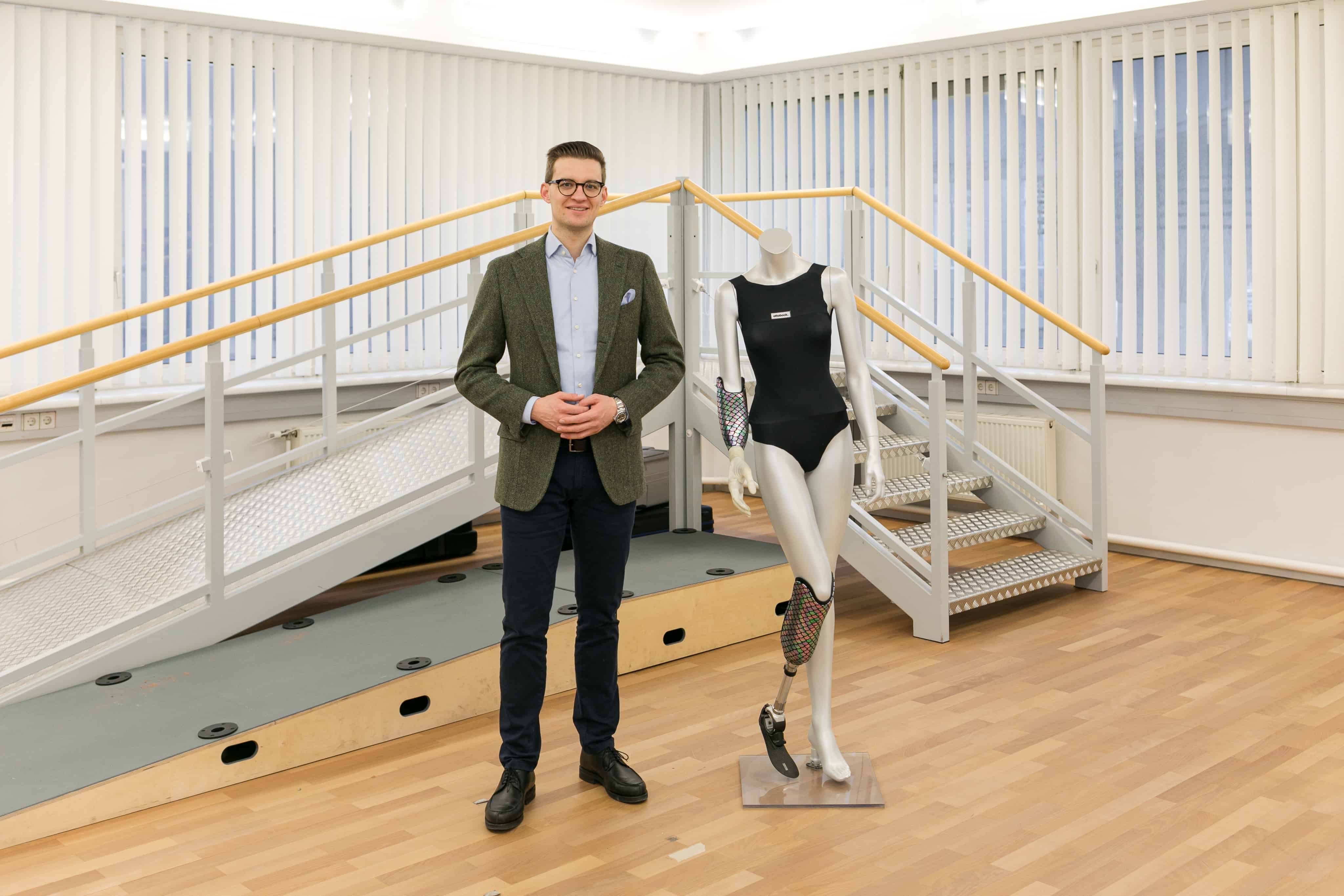 Walking easier with a data-driven knee prosthesis
