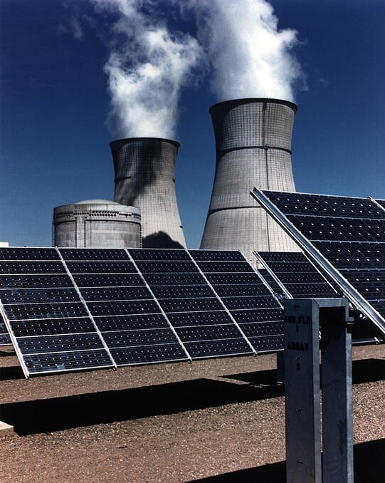 Solar panels in front of cooling towers (image: Pexels)