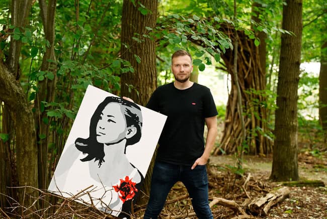 Sander van den Borne and a painting of his sister Robin. Photo: Bart van Overbeeke