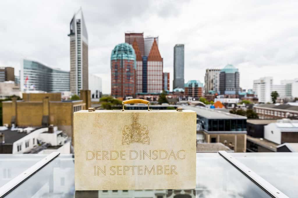 Companies warn the Dutch government on education cuts